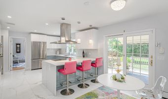 20 Laura Dr, Danbury, CT 06811