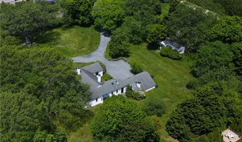 18 Ledge Rd, Newport, RI 02840