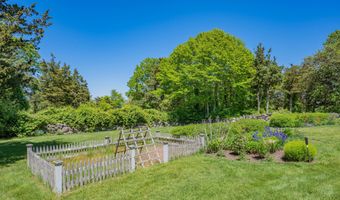 91 Allyn Ln, Barnstable, MA 02630