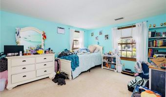8 Winterberry Dr, Coventry, RI 02816