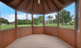 6 Yorkshire Ct, Algonquin, IL 60102