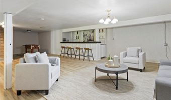 894 Napoli Dr, Ballwin, MO 63021