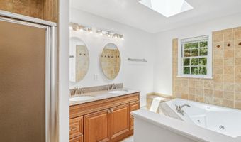 7001 LONGWOOD Dr, Bethesda, MD 20817
