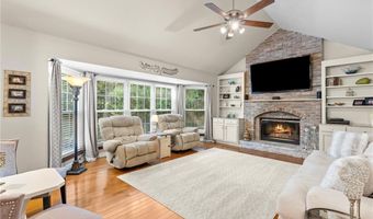 1233 Red Oak Plantation Dr, Ballwin, MO 63021