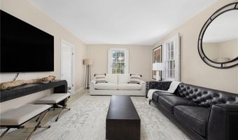 24 Barney St, Newport, RI 02840