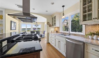 38 Pierce Ave, Jamestown, RI 02835