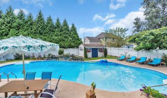 8 Laurel Ln, Bayville, NJ 08721