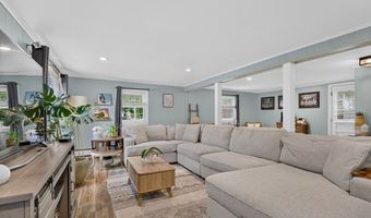 7 Englewood Rd, Coventry, RI 02816