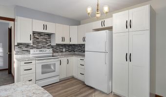 1313 S Madison Ave, Aurora, MO 65605