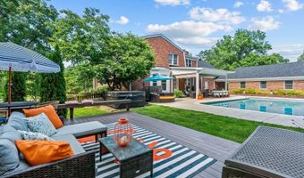 11806 E Arbor Dr, Anchorage, KY 40223