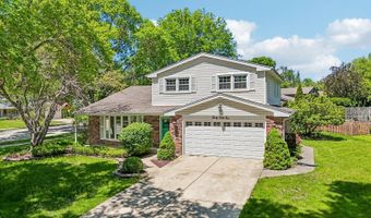 3051 N Huntington Dr, Arlington Heights, IL 60004