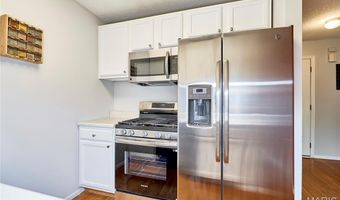 221 Braeshire Dr A, Ballwin, MO 63021