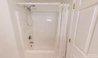 2795 S Knightsbridge Cir, Ann Arbor, MI 48105