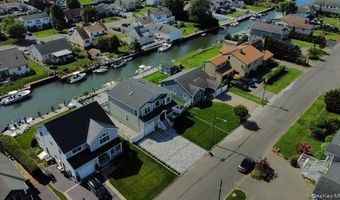 30 Berger Ave, Amityville, NY 11701