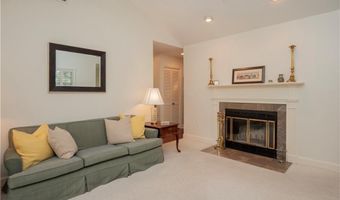 318 Corey Ln, Middletown, RI 02842
