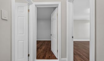 46 E 44TH St, Bayonne, NJ 07002