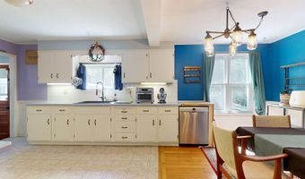 69 Arlington Ct, Burlington, VT 05408