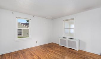 37 Reservoir Rd, Middletown, RI 02842