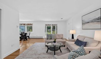 10 Hemlock Rd, Andover, MA 01810