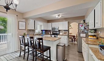 121 Chaparral Dr, Apple Valley, MN 55124