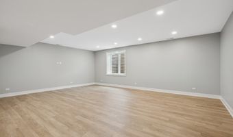 227 S Mitchell Ave, Arlington Heights, IL 60005