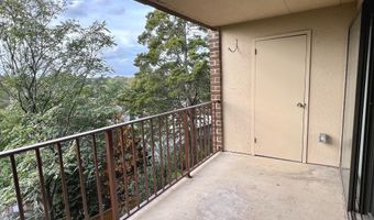 118 ROBERTS Ln 300, Alexandria, VA 22314