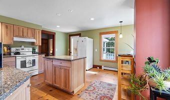 444 W Auburn Rd, Auburn, ME 04210