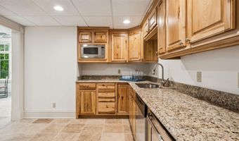 1 Willowbrook Ct, Bedford, NH 03110