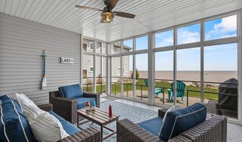2614 LAKE St, Algoma, WI 54201