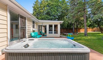 1312 N VIOLA St, Appleton, WI 54911