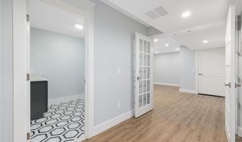35 Beech Crest Rd, East Greenwich, RI 02818