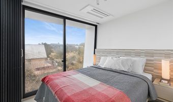 9 Ocean Ln, Amagansett, NY 11930
