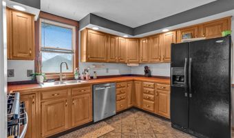 483 N Main St, Amherst, OH 44001