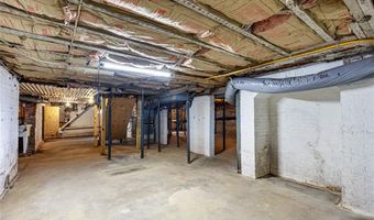 55 Hunter Ave, Newport, RI 02840
