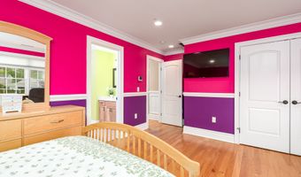 6 Congress Dr, Cromwell, CT 06416