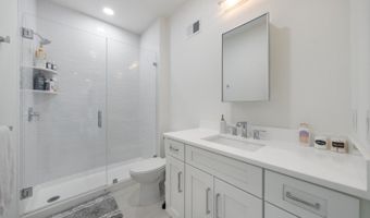 2 Buckingham Rd, Bayonne, NJ 07035