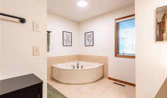 1404 17th Ave SW, Austin, MN 55912