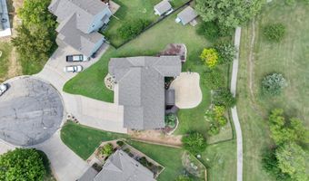 4566 Westlake Ct, Bel Aire, KS 67220