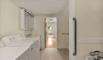 92 Cedar St, Belfast, ME 04915
