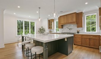 8 Fado Ln, Cos Cob, CT 06807
