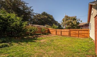520 5TH St, Bandon, OR 97411