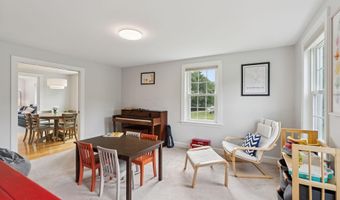 2 Winsome Lea Rd, Falmouth, ME 04105