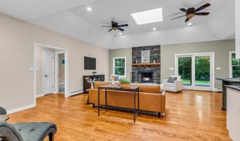 10 Greenwood Pl, Middletown, NJ 07748