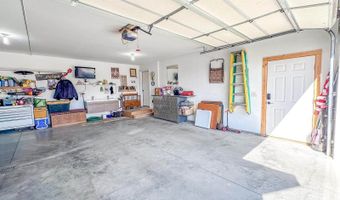 502 Granite Dr, Bismarck, ND 58503