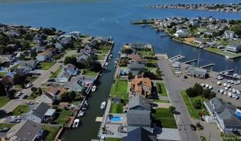 30 Berger Ave, Amityville, NY 11701