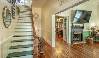 111 4th St, Apalachicola, FL 32320
