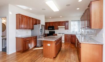 4 Hilander Dr, Albany, NY 12211