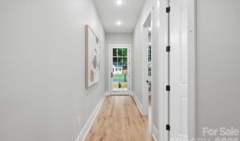 1106 Brookhurst Dr, Charlotte, NC 28205