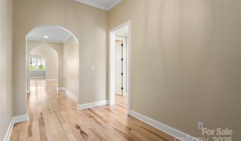 38 Chantilly Dr, Asheville, NC 28804