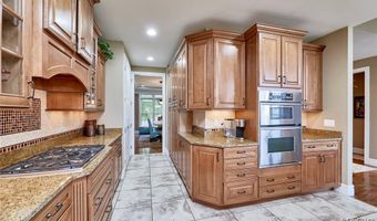 259 Meadowbrook Country Club Est, Ballwin, MO 63011